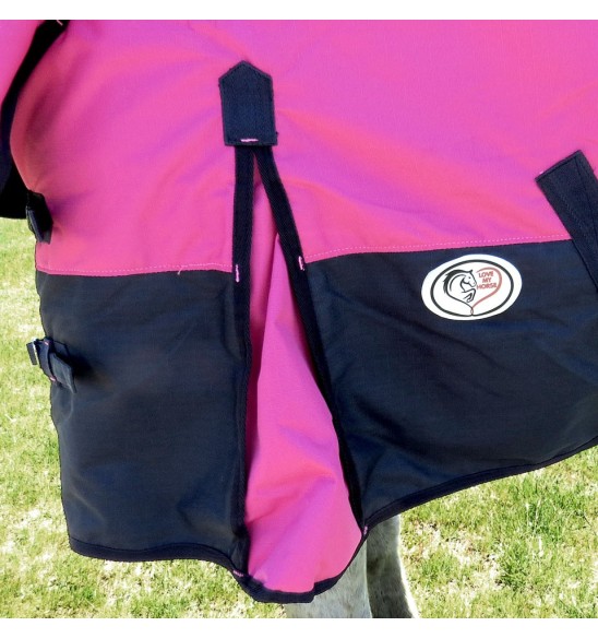 Shoulder gussett of  Love My Horse Winter Combo Pink