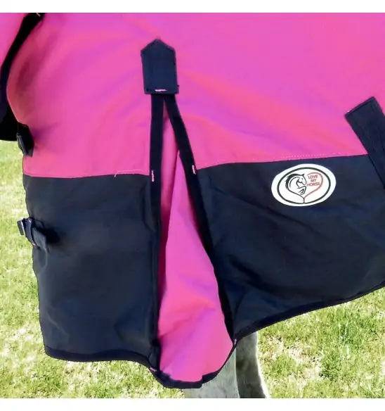 Shoulder gussett of  Love My Horse Winter Combo Pink