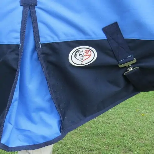 Shoulder dart on Love My Horse Blue Winter Combo