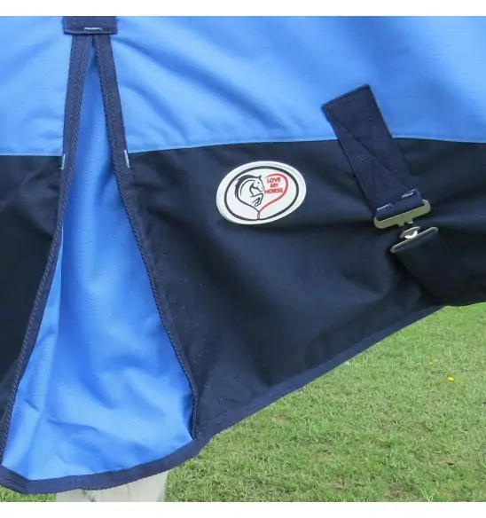 Shoulder dart on Love My Horse Blue Winter Combo