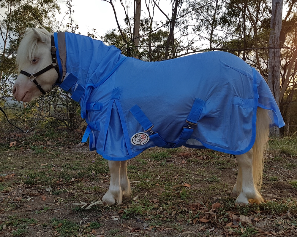 Soft mesh rug for mini horse